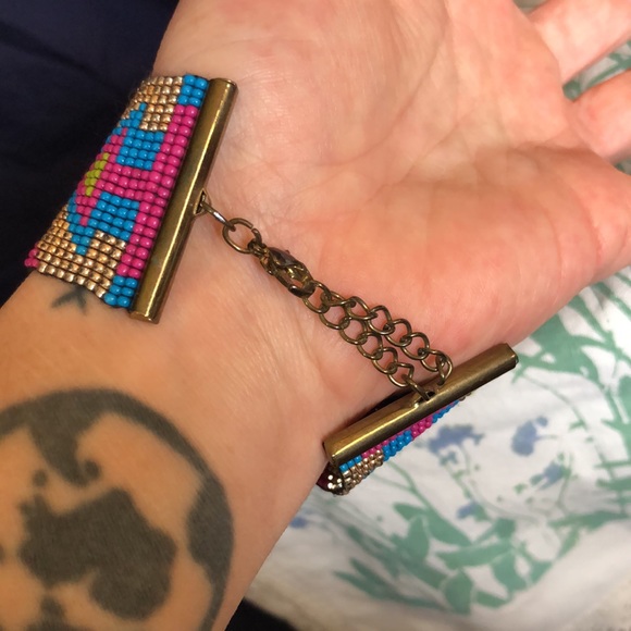 Woven seed bead bracelet with geometric pattern - Picture 4 of 4